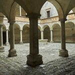 Corte. Dettaglio portico visto dall'angolo SE